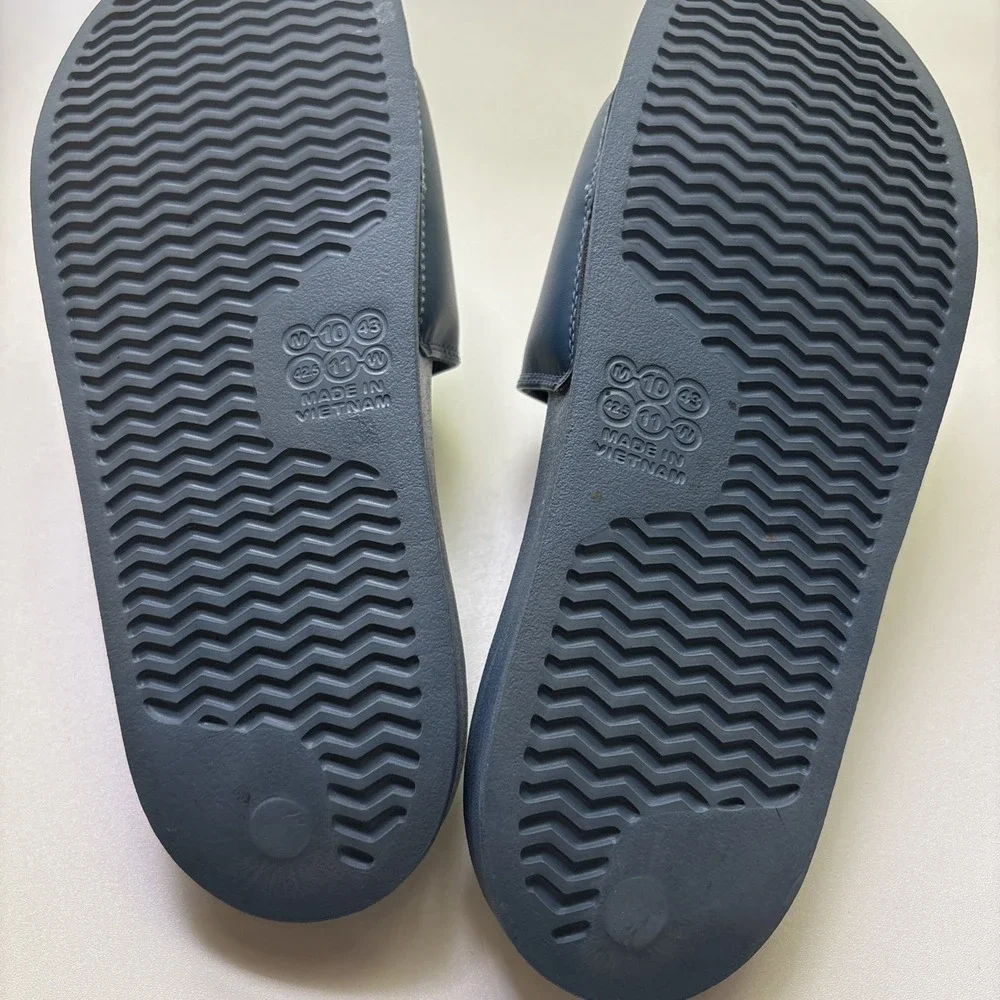 Reebok Sandal Size 10 Blue With White Writing Very Comfortable.
